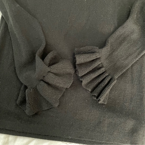 Ann Taylor LARGE 100% Merino wool ribbed ruffle cuff Black sweater - Picture 4 of 6